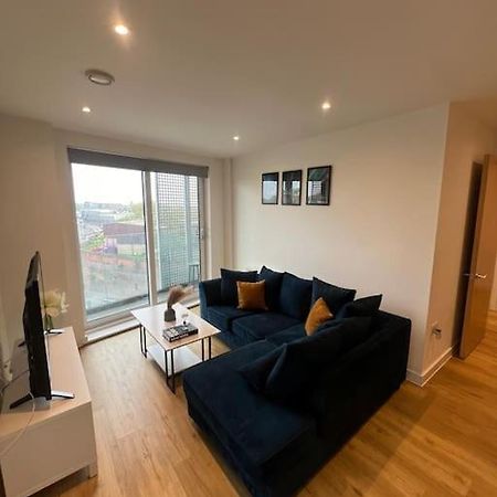 2 Bed Corner Apartment With Gym Manchester Exterior photo